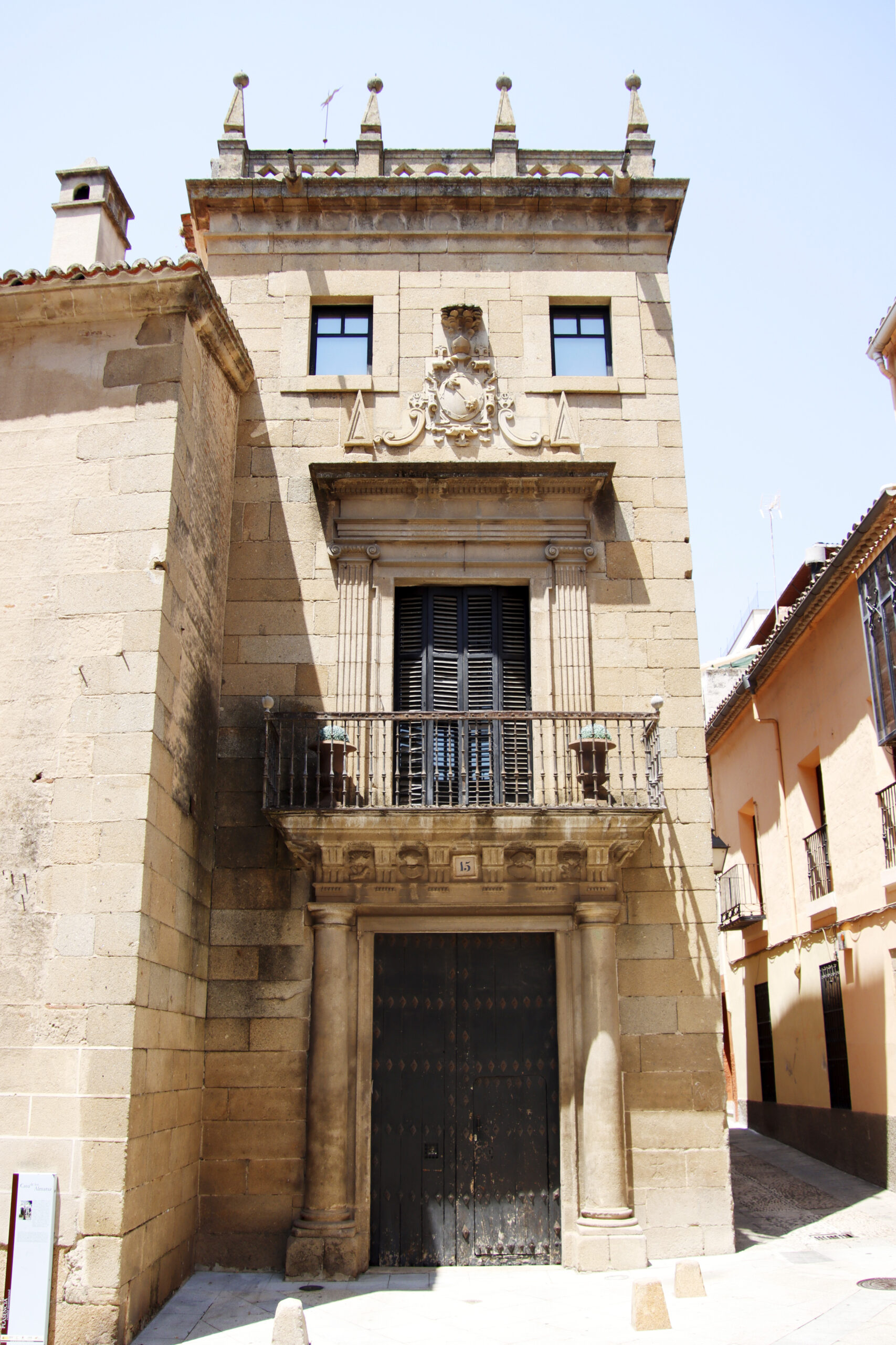 Foto de la fachada de Casa Grijalba Almaraz